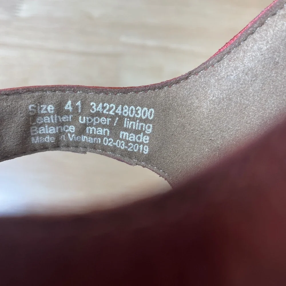 Dansko Red Leather Wedge Sandals Adjustable Straps Brass Hardware‎ Size 41